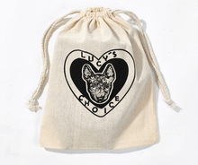 Laden Sie das Bild in den Galerie-Viewer, Lucys Choice hochwertige Hundeprodukte Artikel für Hunde Haustierhandschuh Hundepflege Pferdepflege Hundebürsten Pferdebürsten Pferdepflege, Massage für Tiere, Massage Hund, Massage Pferd, Tiere Enthaaren, Hund haart, Pferd haart, Fellwechsel Hund, Geschenkverpackung, Baumwoll Beutel