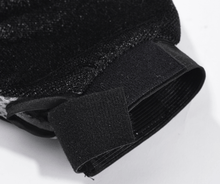 Laden Sie das Bild in den Galerie-Viewer, Lucys Choice hochwertige Hundeprodukte Artikel für Hunde Haustierhandschuh Hundepflege Pferdepflege Hundebürsten Pferdebürsten Pferdepflege, Massage für Tiere, Massage Hund, Massage Pferd, Tiere Enthaaren, Hund haart, Pferd haart, Fellwechsel Hund