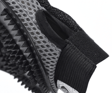 Laden Sie das Bild in den Galerie-Viewer, Lucys Choice hochwertige Hundeprodukte Artikel für Hunde Haustierhandschuh Hundepflege Pferdepflege Hundebürsten Pferdebürsten Pferdepflege, Massage für Tiere, Massage Hund, Massage Pferd, Tiere Enthaaren, Hund haart, Pferd haart, Fellwechsel Hund